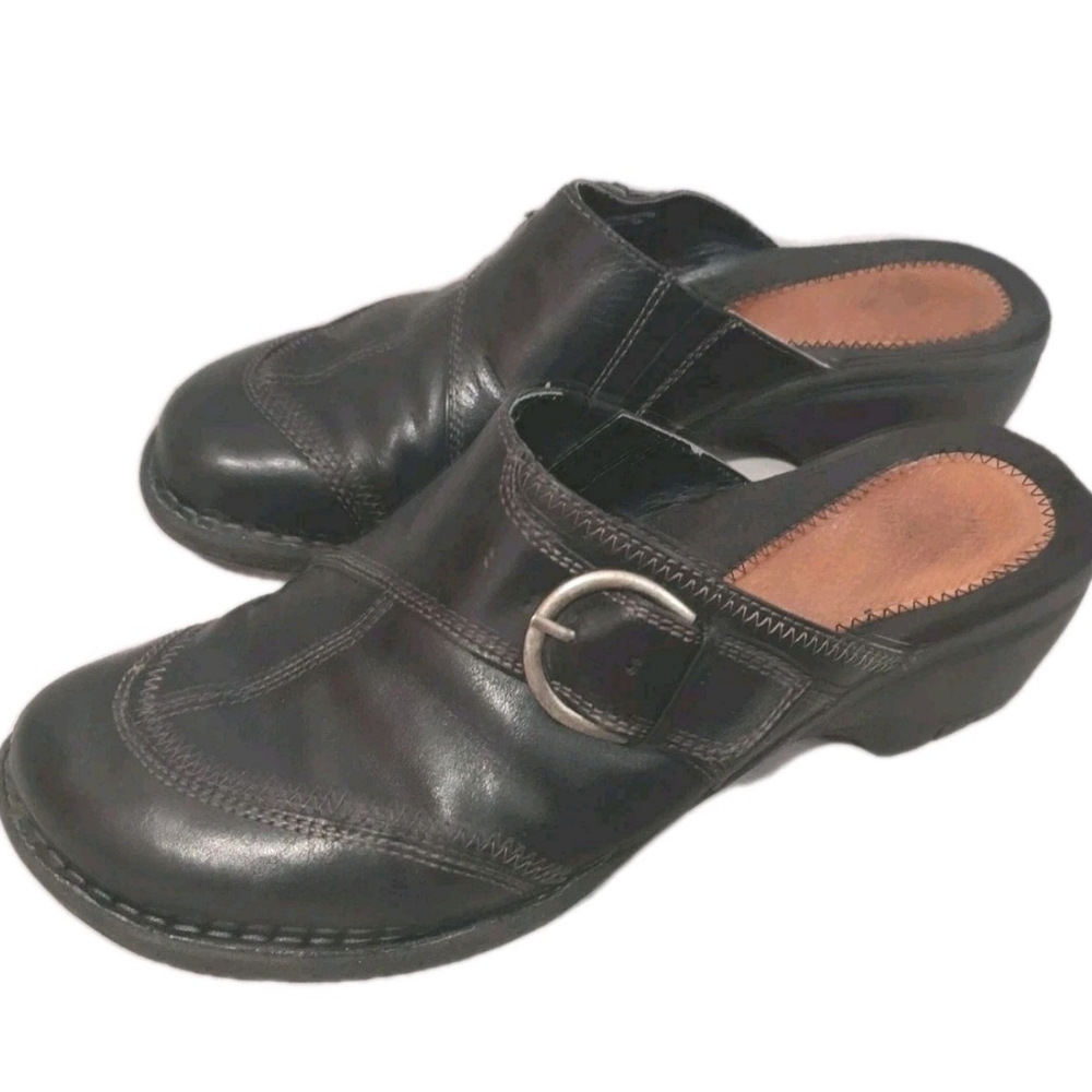 Earth Origins Womens Black Leather Clogs with Buckle